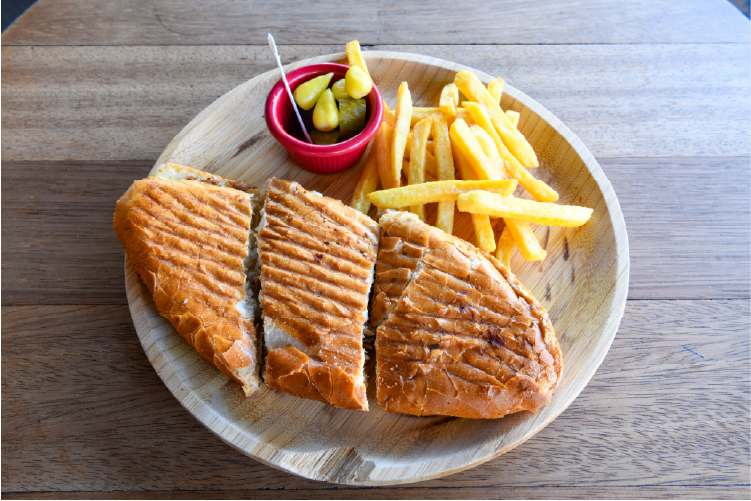 gemlik-belediyespor-kulubu-sosyal-kafe-menu-dana-kavurmali-tost-100