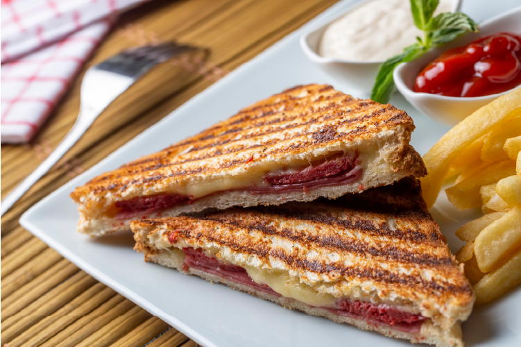 gemlik-belediyespor-kulubu-sosyal-kafe-menu-tost-100